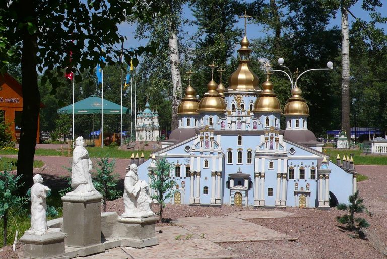 Киев в миниатюре - Михайловская церковь, памятник княгине Ольге