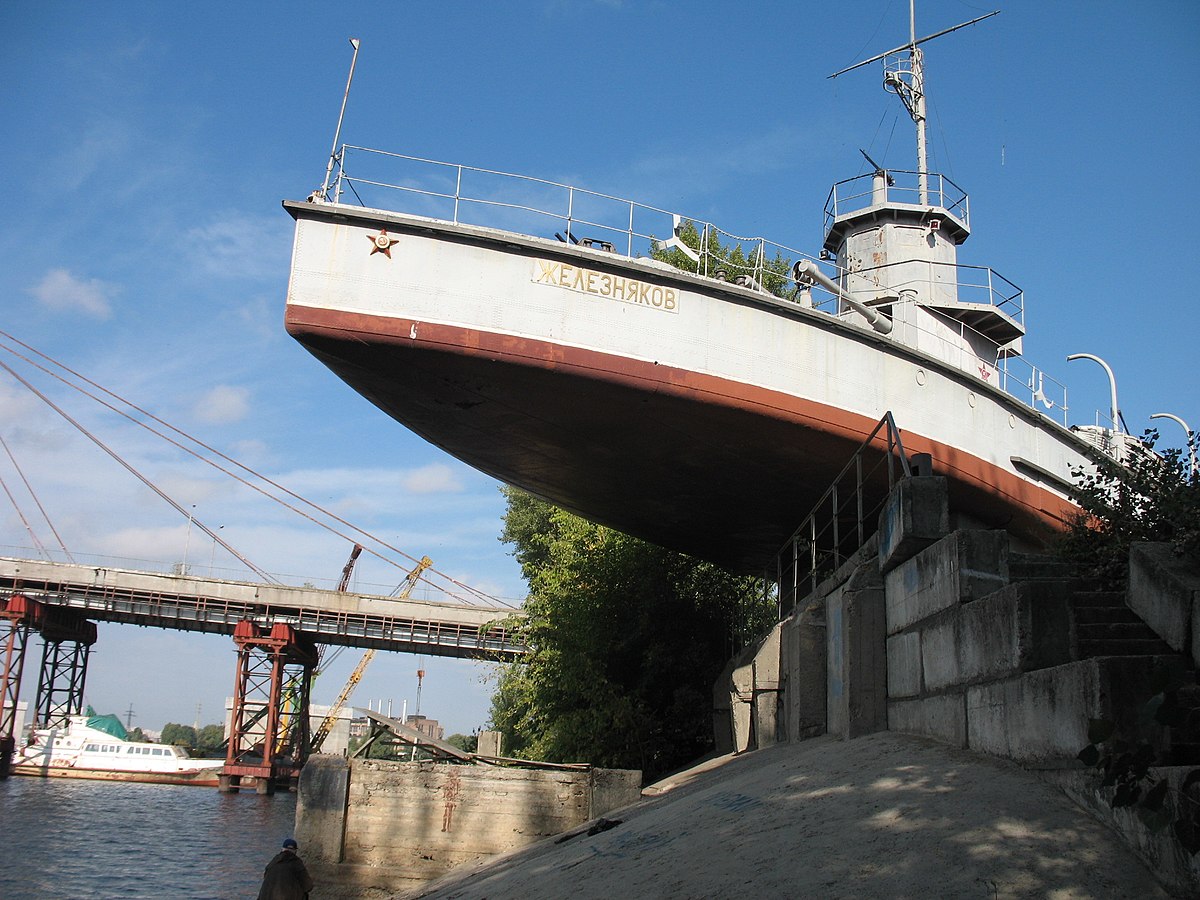 Корабль "Железняков" (речной монитор)