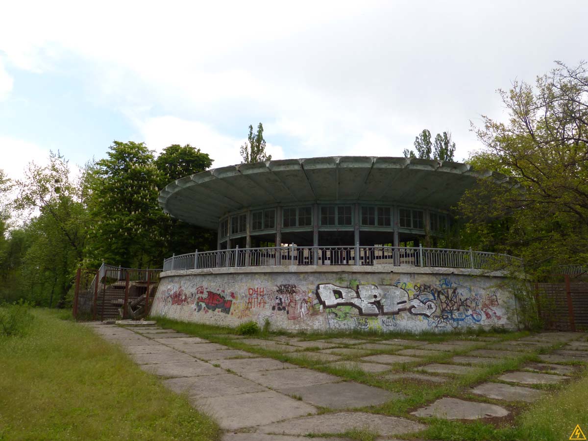Труханов остров - заброшенный ресторан времен СССР