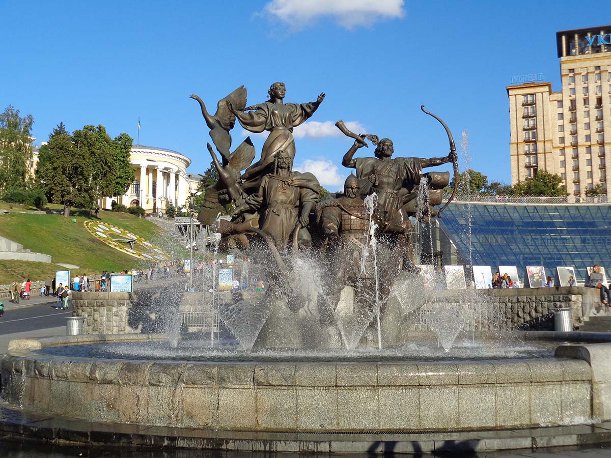 Памятник основателям Киева на Майдане