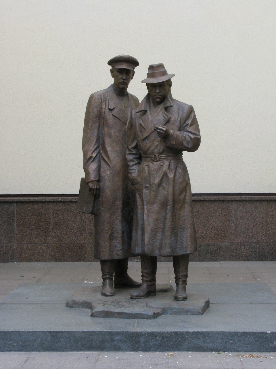 Памятник Жеглову и Шарапову