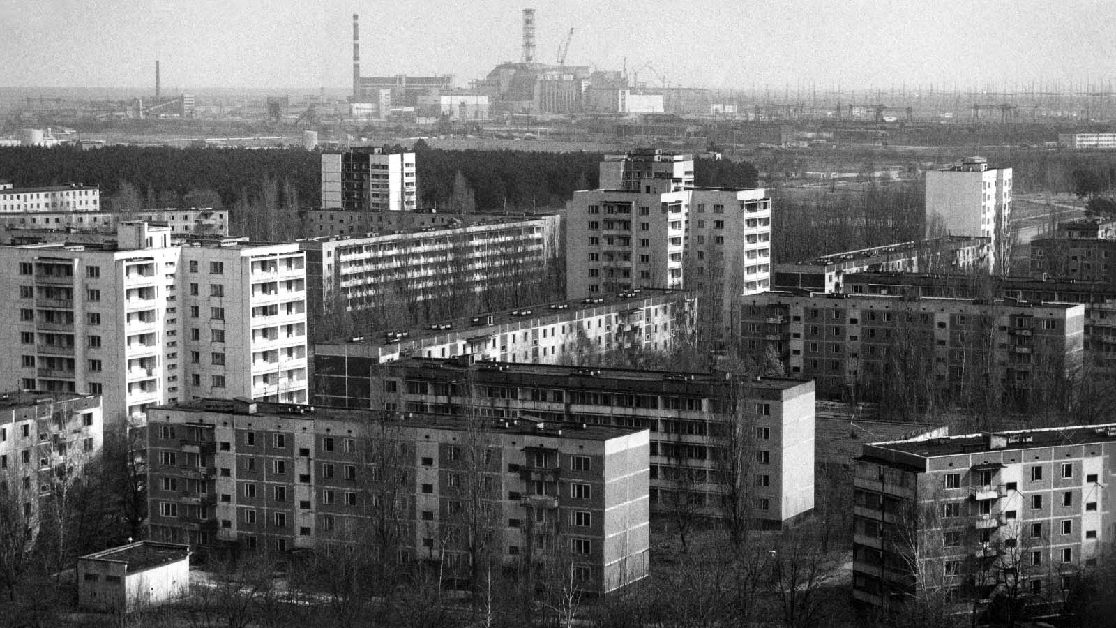 Киев-Чернобыль: вид на ЧАЭС из города Припять
