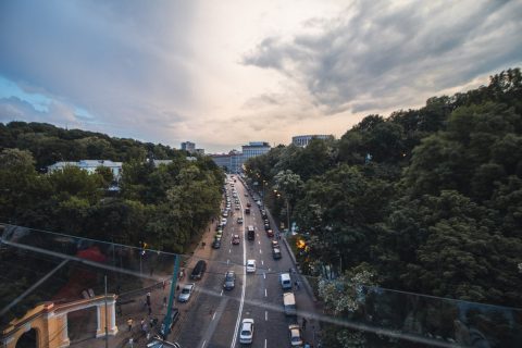 Стеклянный мост в Киеве - вид на Европейскую площадь, Украинский дом, национальную филармонию